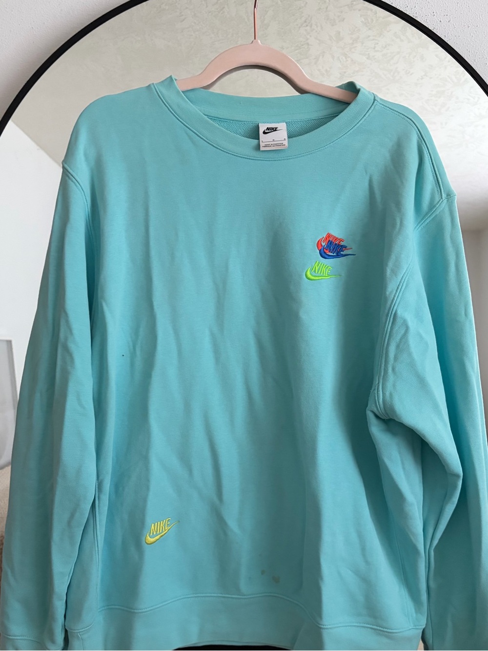 Men’s Nike screw neck